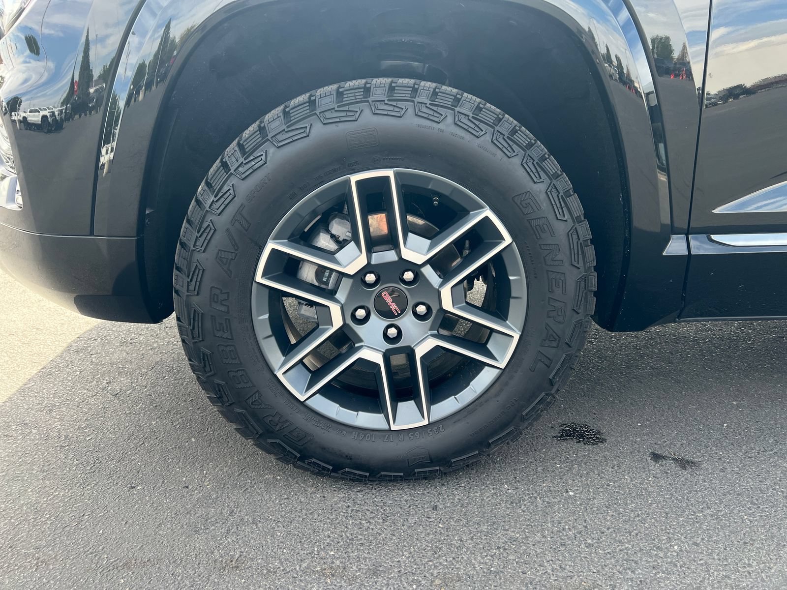 New 2026 GMC Terrain AT4 w/ LPO, Black Badging Package AWD/4WD image 29