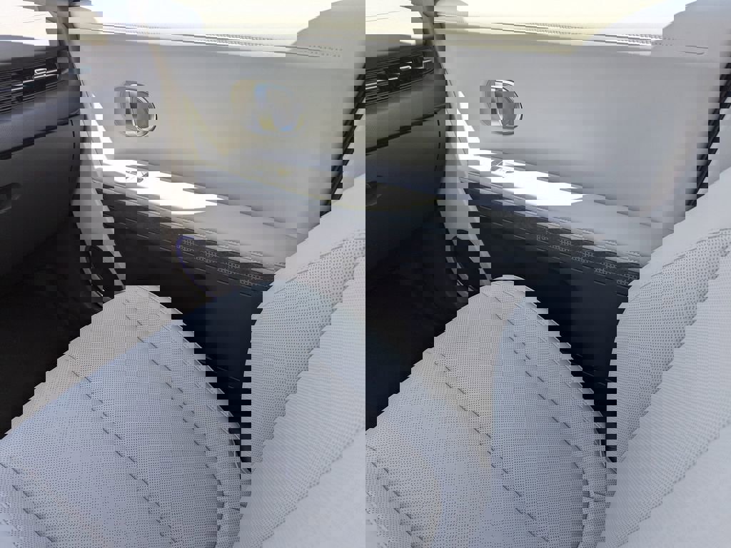 Used 2023 Hyundai Ioniq 5 Limited image 14