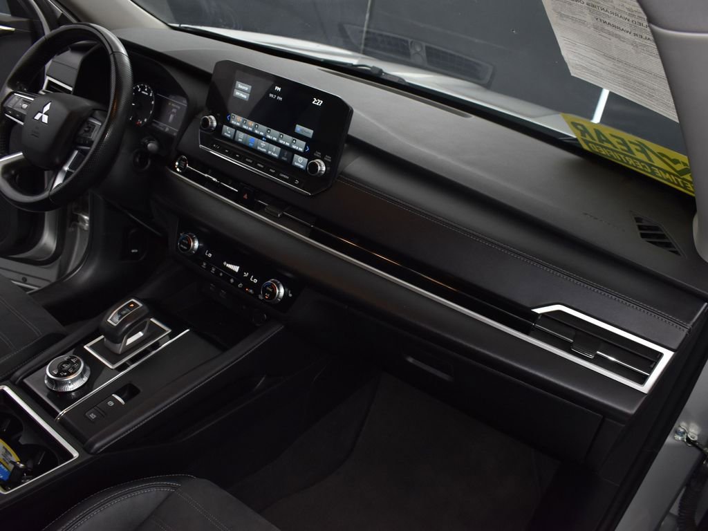 Used 2022 Mitsubishi Outlander SE image 37