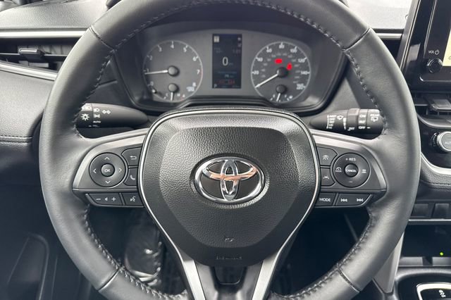 Certified 2025 Toyota Corolla Cross LE image 28