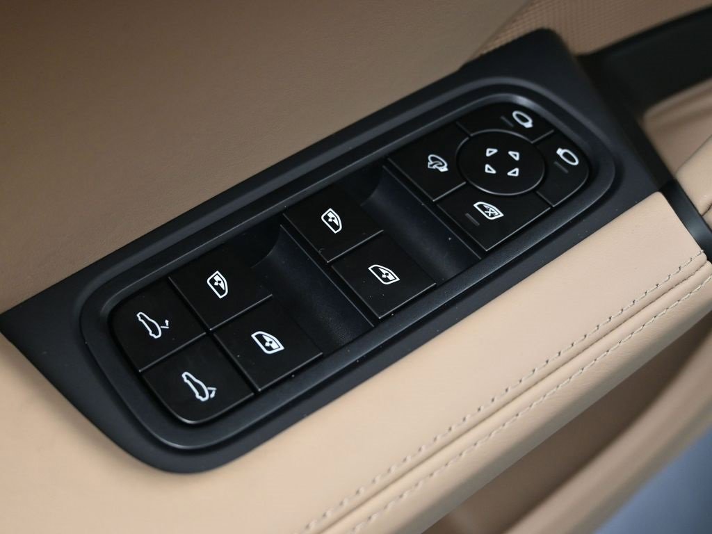 New 2026 Porsche Cayenne image 18