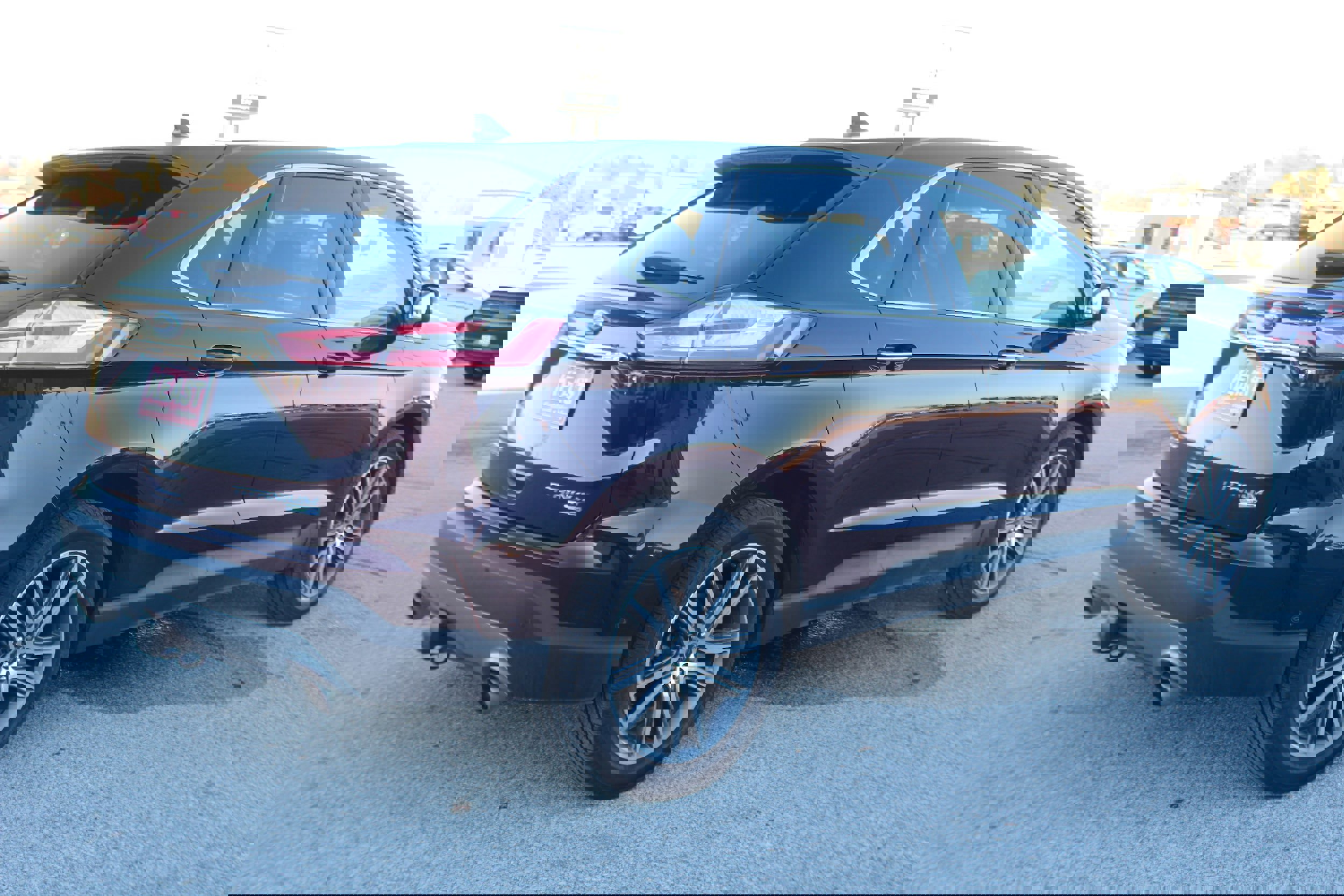 Used 2019 Ford Edge Titanium w/ Equipment Group 301A image 5