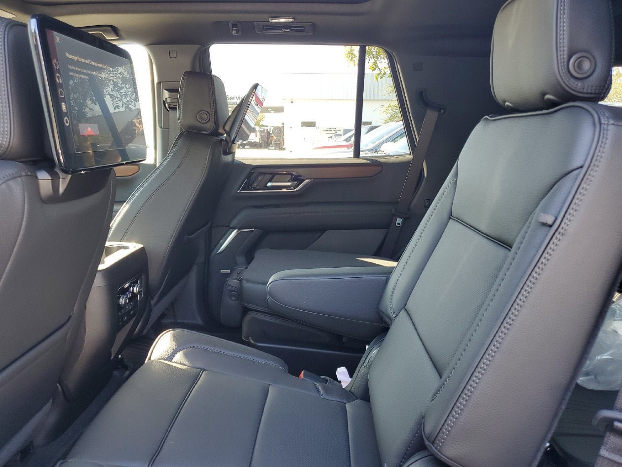 New 2026 GMC Yukon Denali w/ Denali Reserve Package AWD/4WD image 11