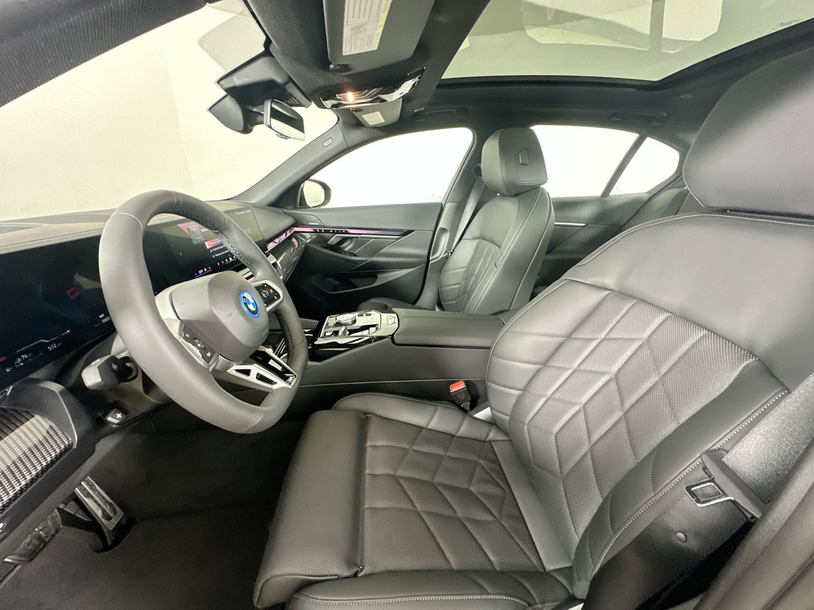 New 2027 BMW 550e xDrive AWD/4WD image 34