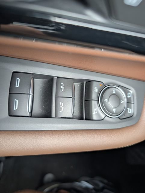 Used 2025 Chevrolet Tahoe High Country image 36