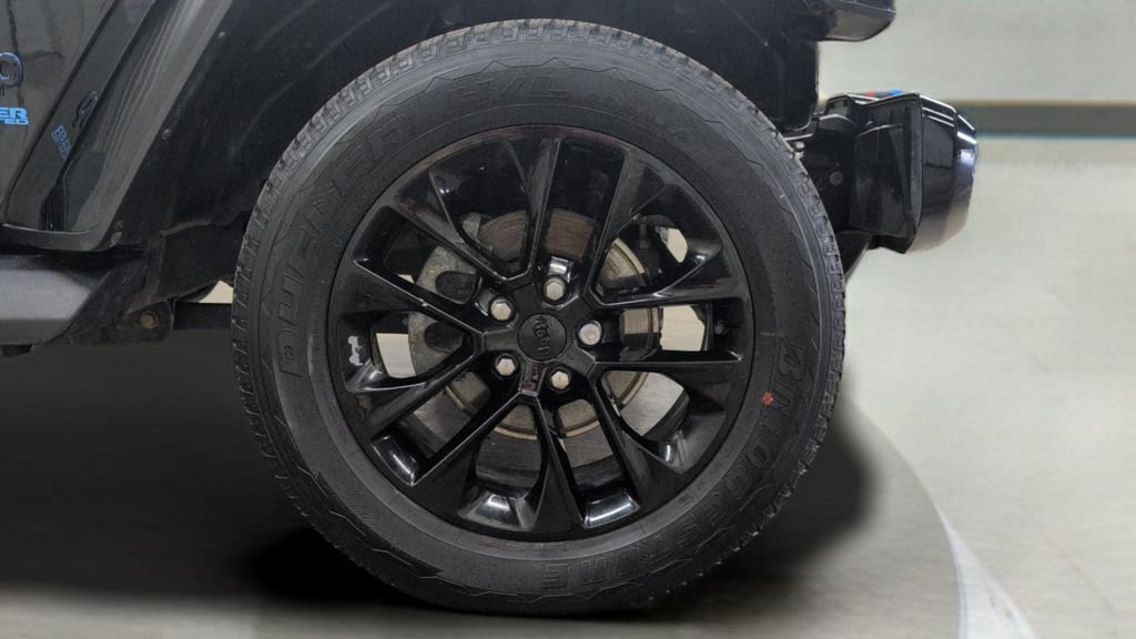 Used 2021 Jeep Wrangler Unlimited Sahara AWD/4WD image 27
