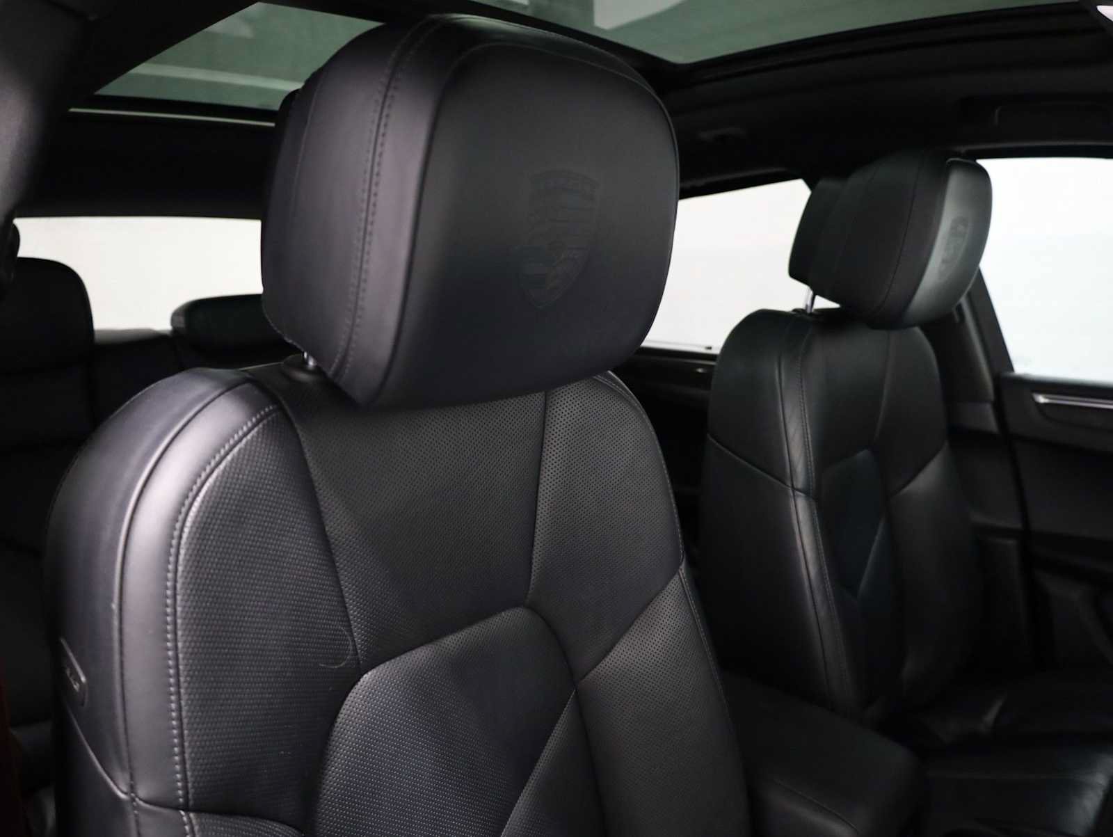 Used 2020 Porsche Macan AWD/4WD image 22