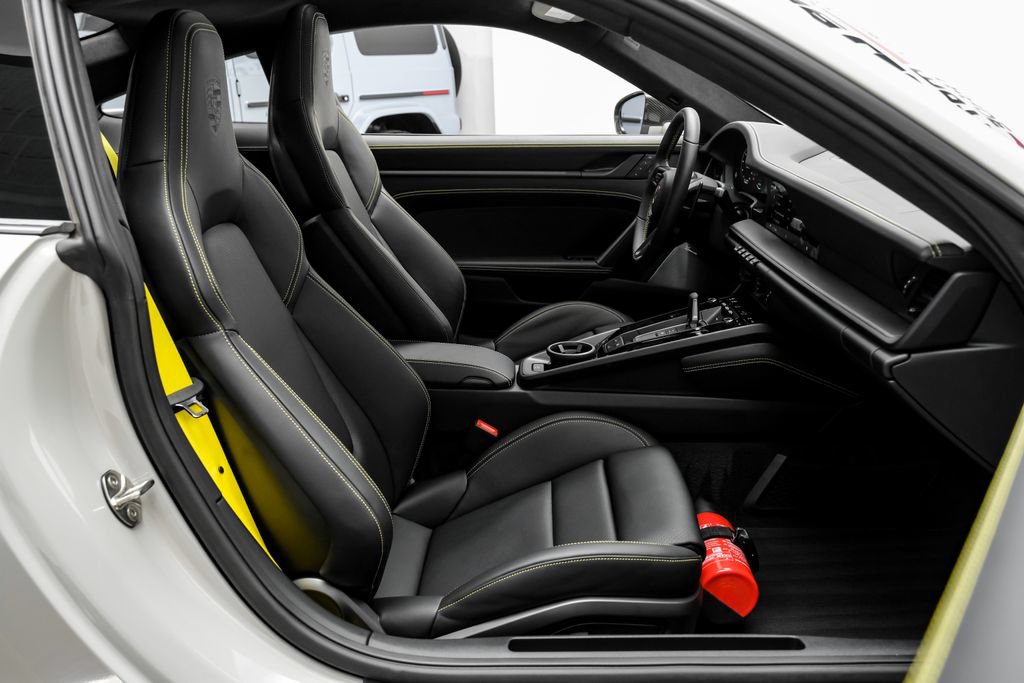 Used 2026 Porsche 911 Carrera GTS RWD image 38