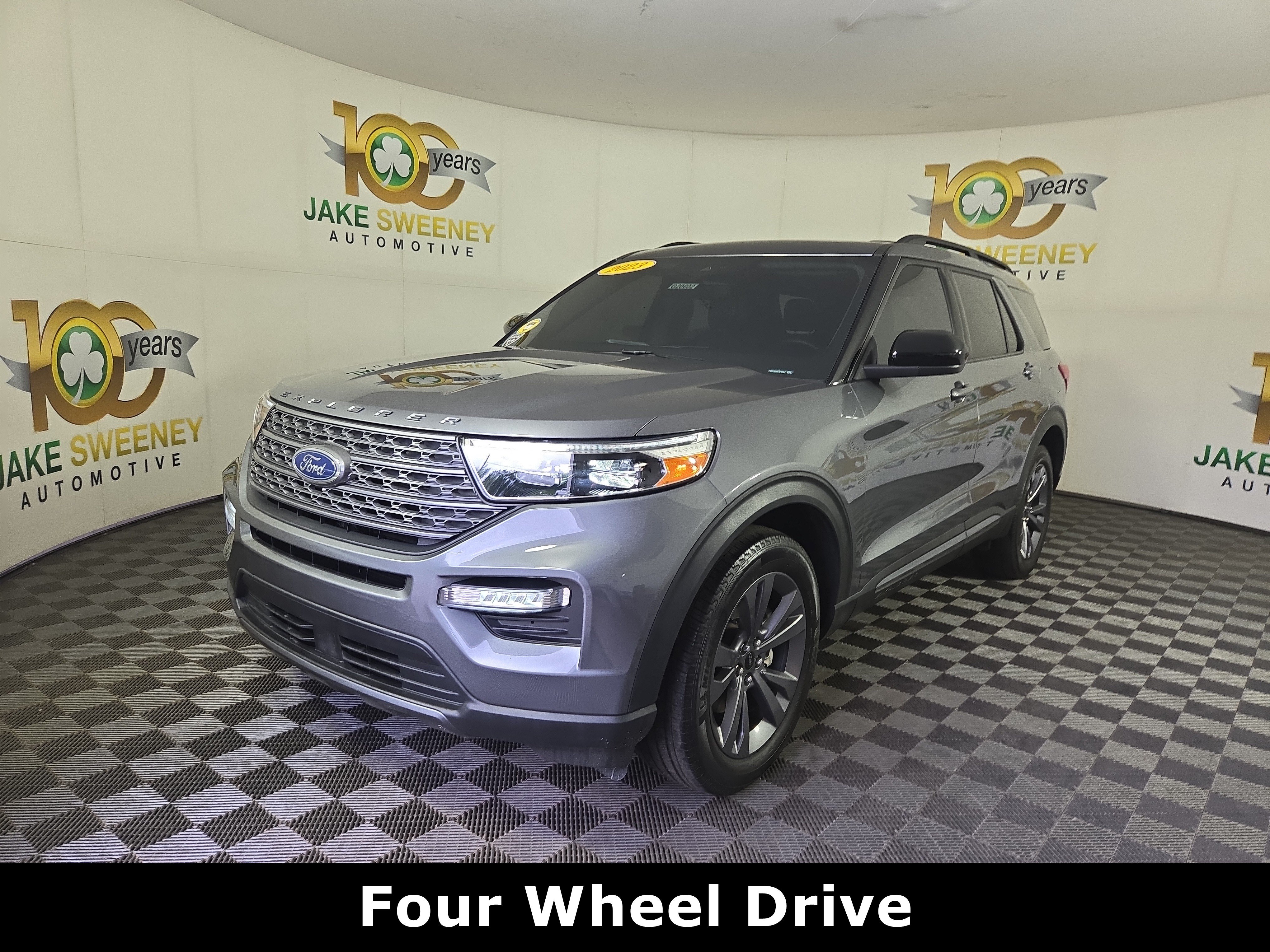 Used 2023 Ford Explorer XLT w/ Equipment Group 202A AWD/4WD image 3