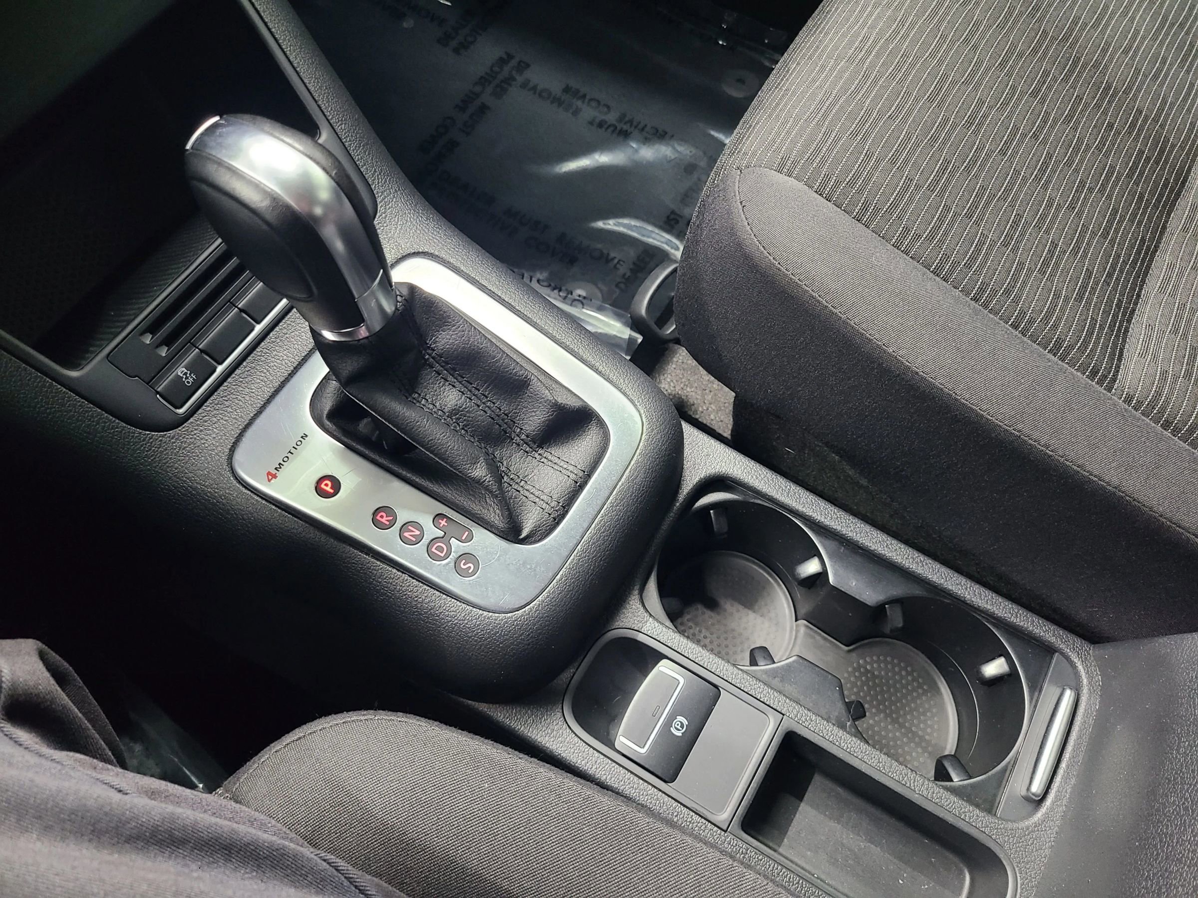 Used 2014 Volkswagen Tiguan S image 34