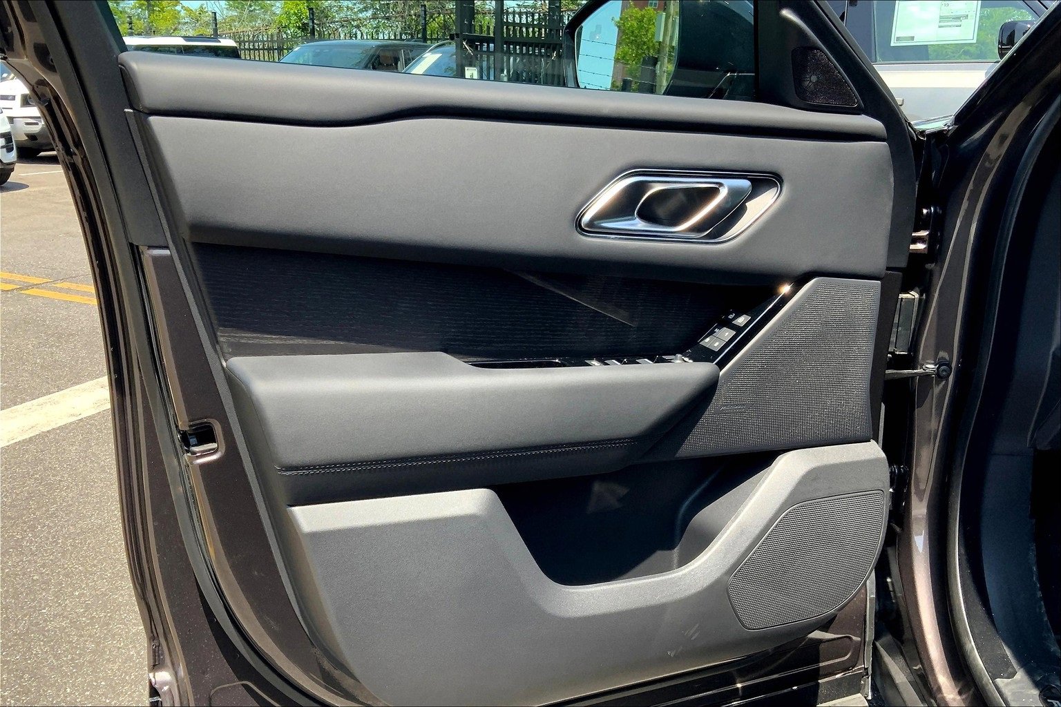 New 2026 Land Rover Range Rover Velar Dynamic SE image 10