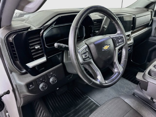 Used 2025 Chevrolet Silverado 2500 LT w/ Convenience Package AWD/4WD image 12