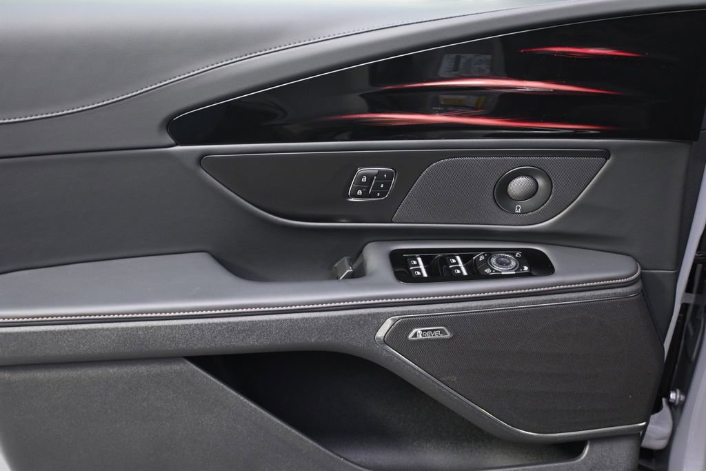 New 2026 Lincoln Nautilus Reserve w/ Jet Appearance Package AWD/4WD image 22