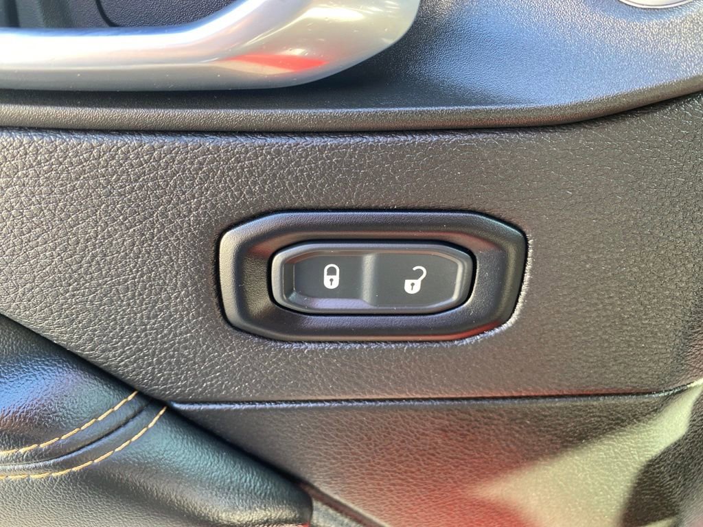 Used 2024 Jeep Wrangler Unlimited Sahara image 23