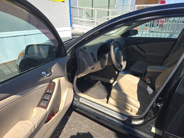 Used 2012 Nissan Altima 2.5 SL w/ 2.5SL Pkg FWD image 16