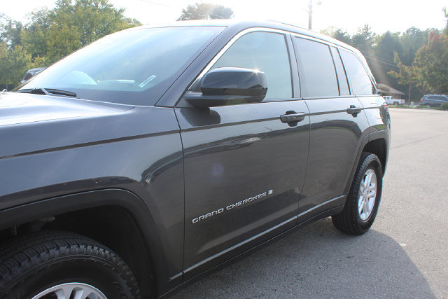 Used 2024 Jeep Grand Cherokee Laredo RWD image 44