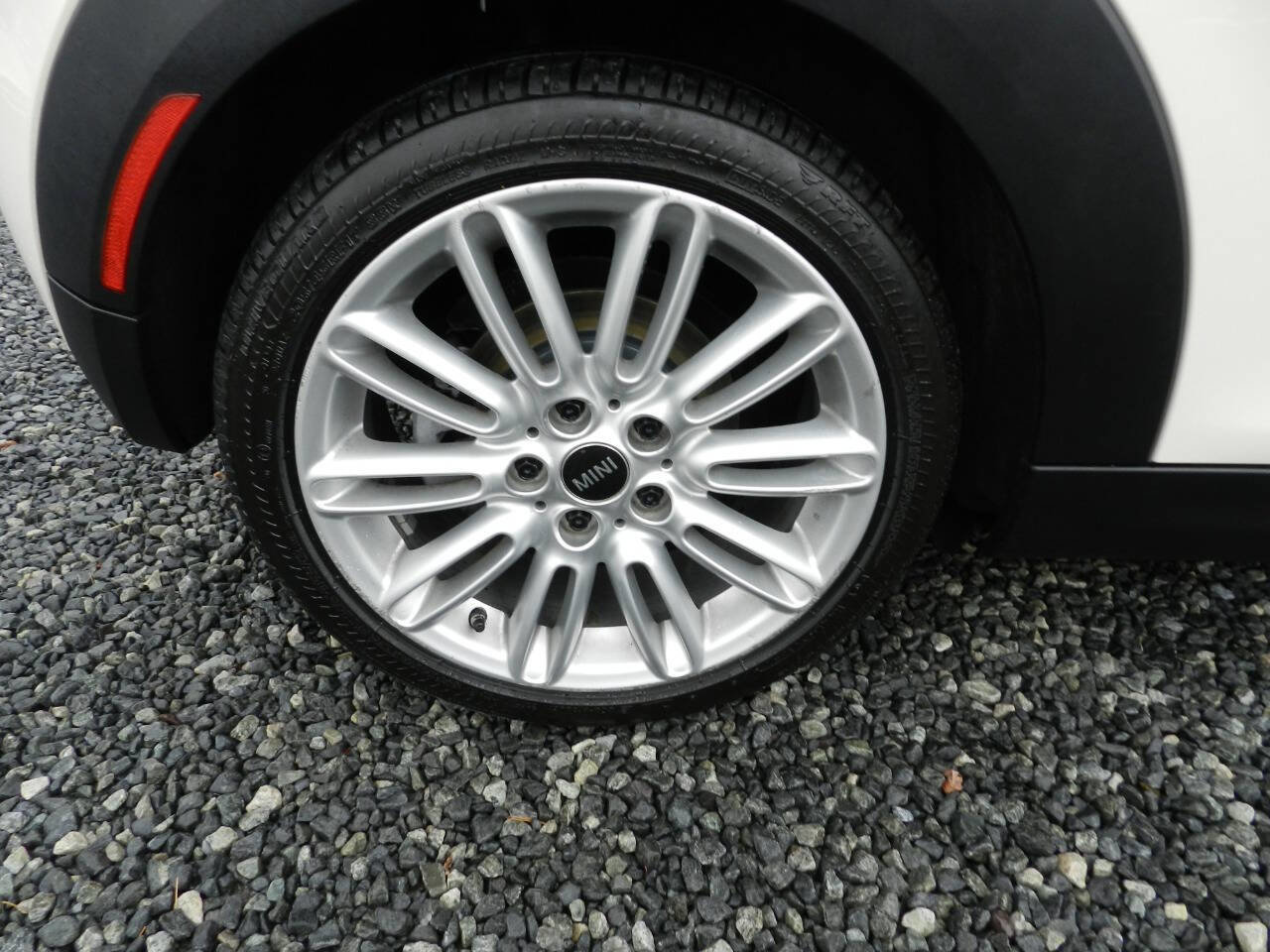 Used 2015 MINI Cooper 2-Door Hardtop w/ Cold Weather Package image 21