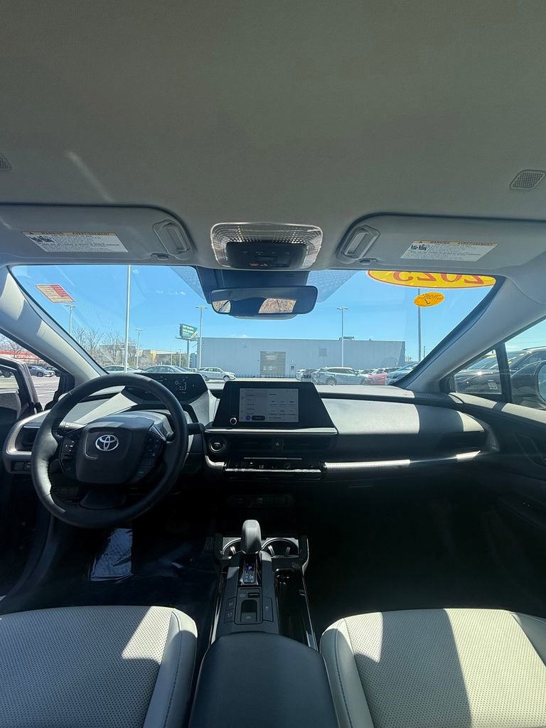 Used 2025 Toyota Prius XLE AWD/4WD image 9
