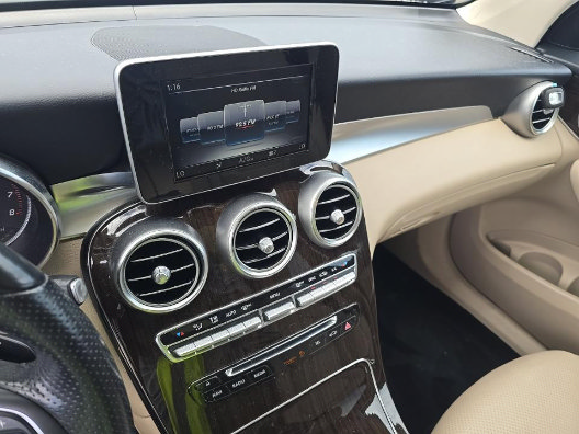 Used 2019 Mercedes-Benz GLC 300 w/ Premium Package image 6