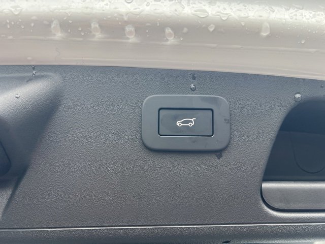 Used 2024 Jaguar E-PACE R-Dynamic SE image 18