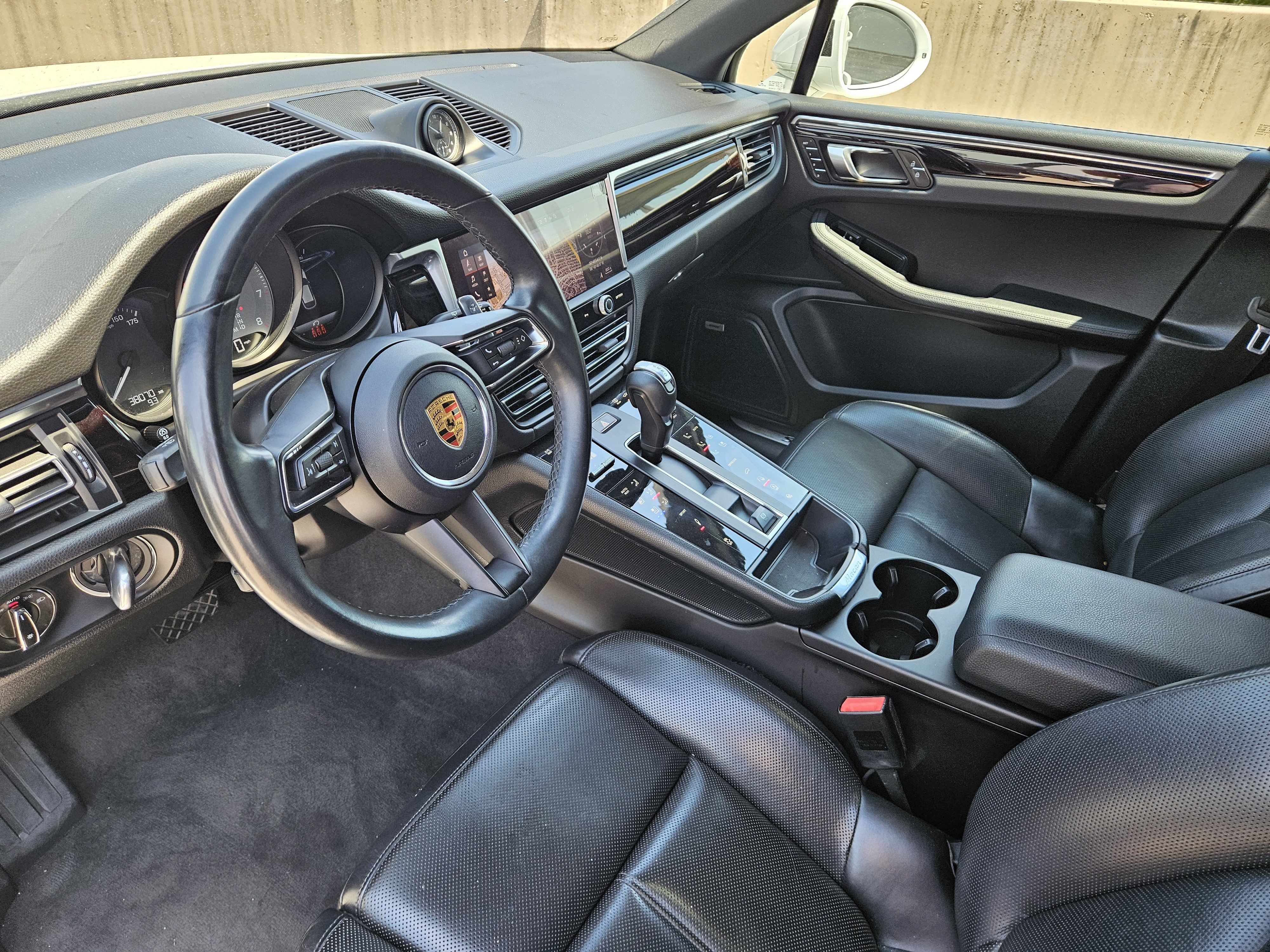 Certified 2022 Porsche Macan S w/ Premium Package Plus AWD/4WD image 4
