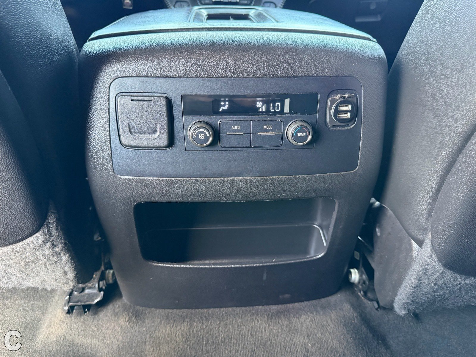 Used 2015 Chevrolet Suburban LT RWD image 18