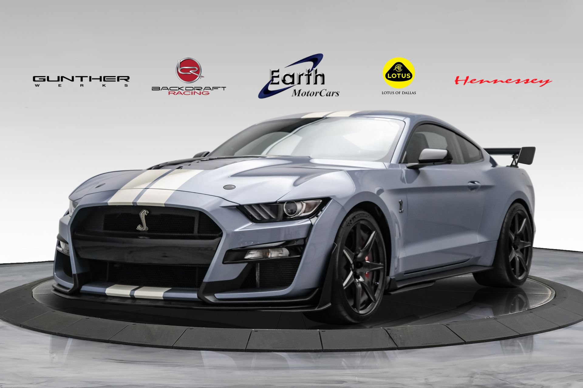Used 2022 Ford Mustang Shelby GT500 w/ Carbon Fiber Track Pack RWD image 1