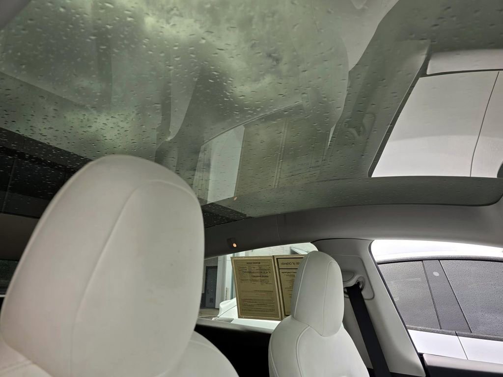 Used 2022 Tesla Model Y Long Range image 30