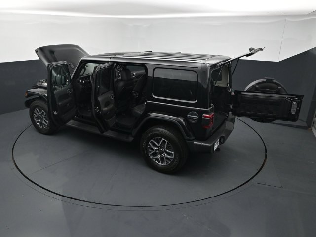 Used 2024 Jeep Wrangler Unlimited Sahara w/ Technology Group AWD/4WD image 28