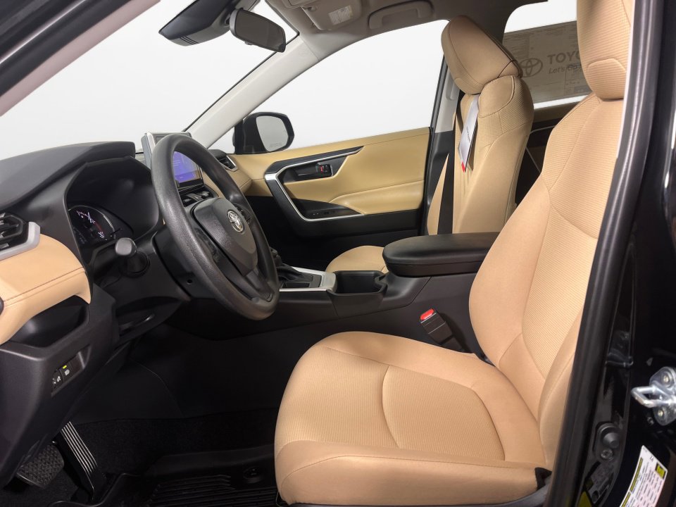 New 2025 Toyota RAV4 LE image 9