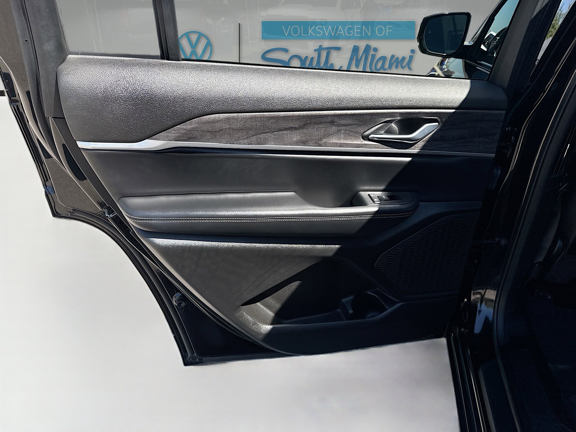 Used 2025 Jeep Grand Cherokee L Limited w/ Black Appearance Package image 26