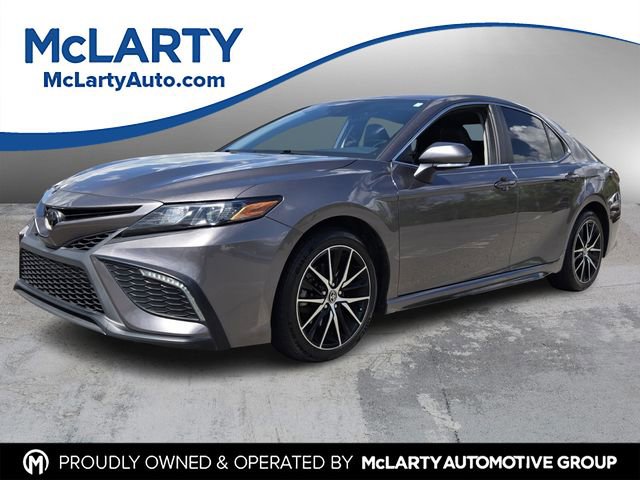 Used 2022 Toyota Camry SE image 1