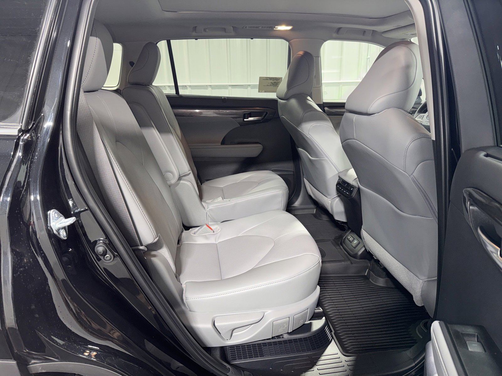 New 2026 Toyota Highlander Platinum image 13