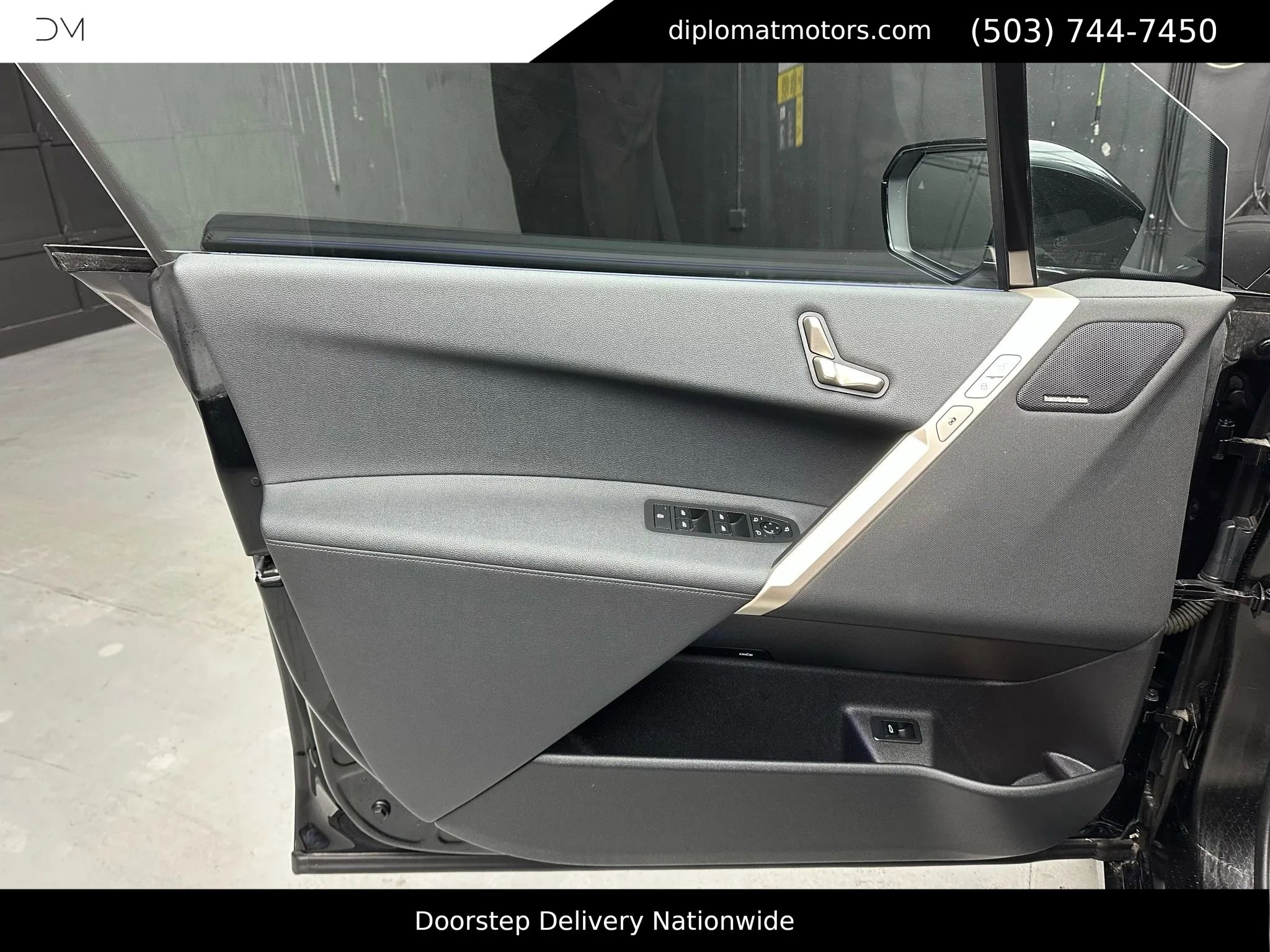 Used 2024 BMW iX xDrive50 w/ Sport Package image 25