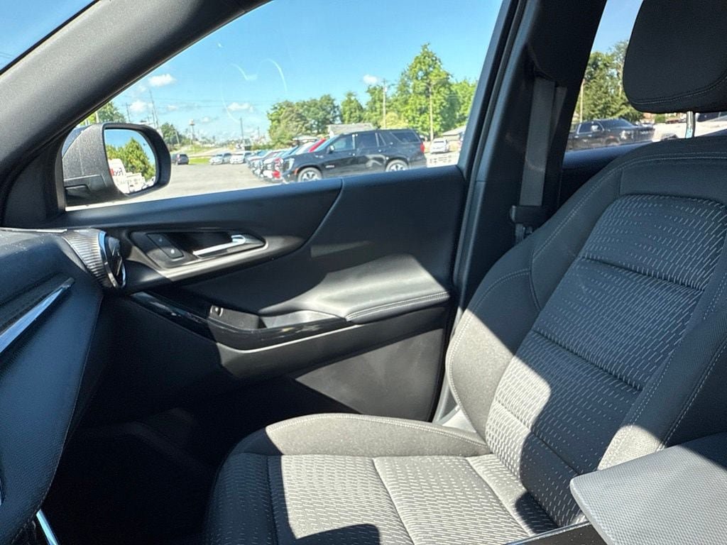 Used 2026 Chevrolet Equinox LT AWD/4WD image 27