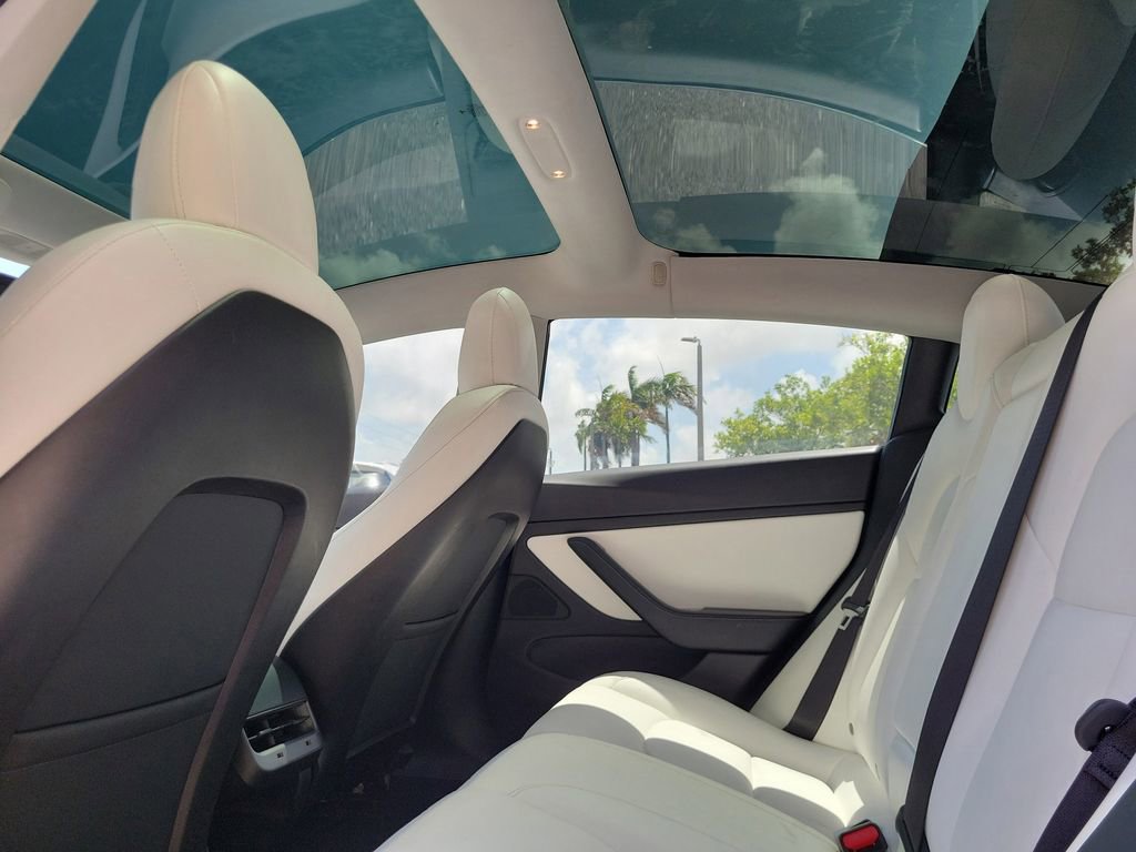 Used 2020 Tesla Model 3 Standard Range Plus image 16