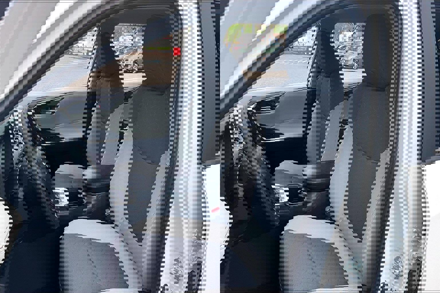 Used 2024 Toyota RAV4 XLE image 29