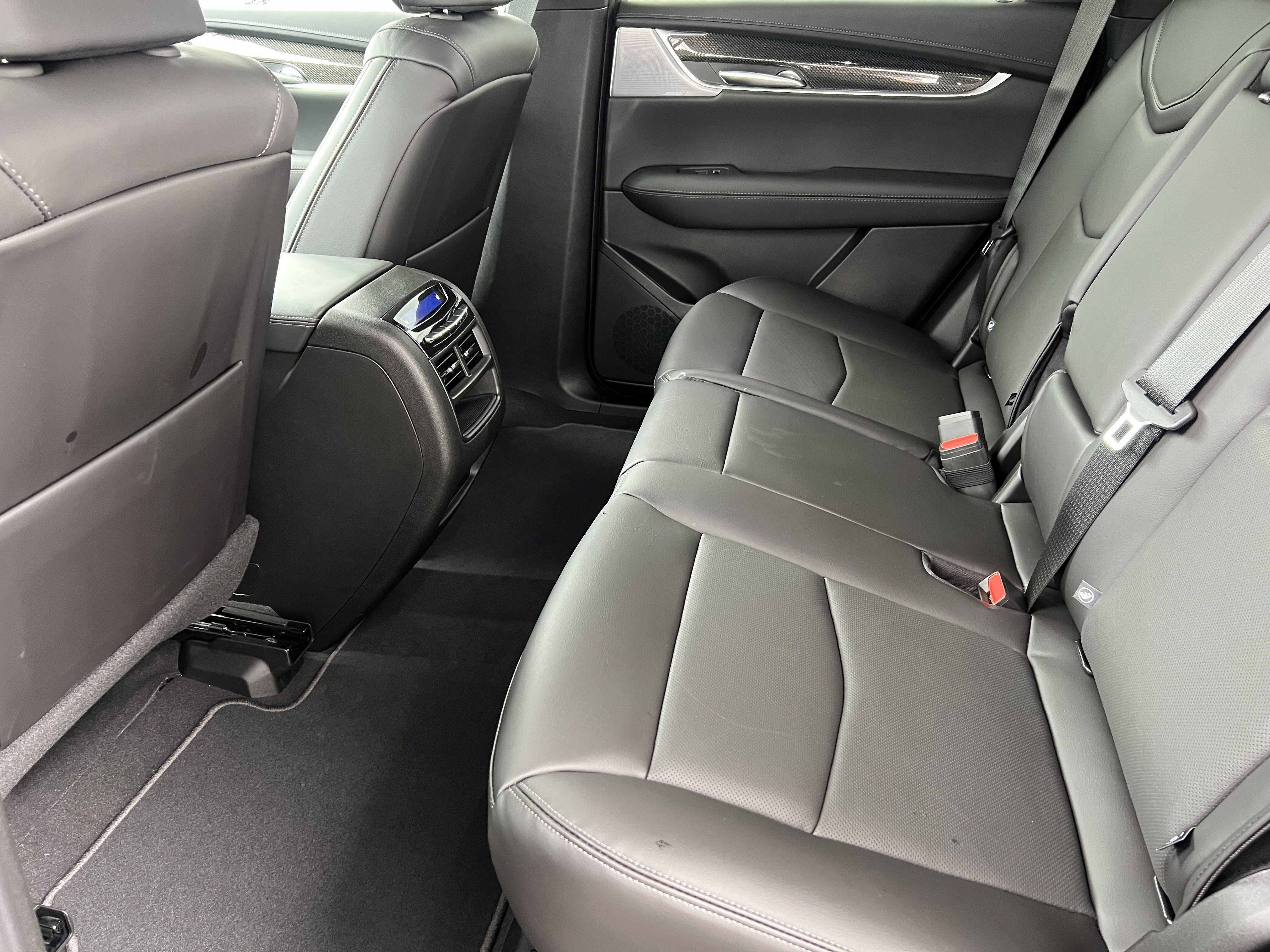 New 2026 Cadillac XT5 Sportv w/ LPO, Blue Accent Package AWD/4WD image 17