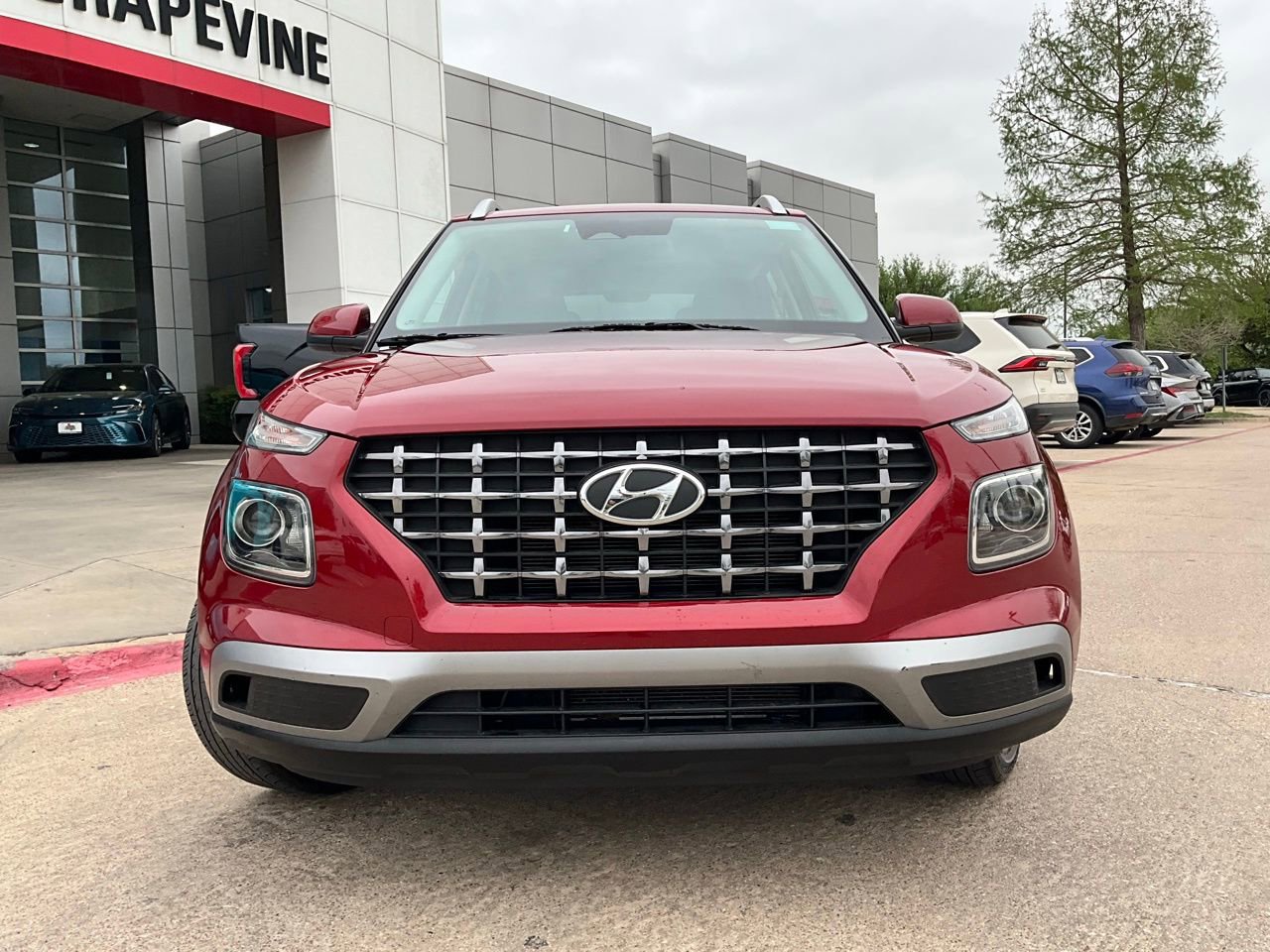 Used 2025 Hyundai Venue SEL image 3