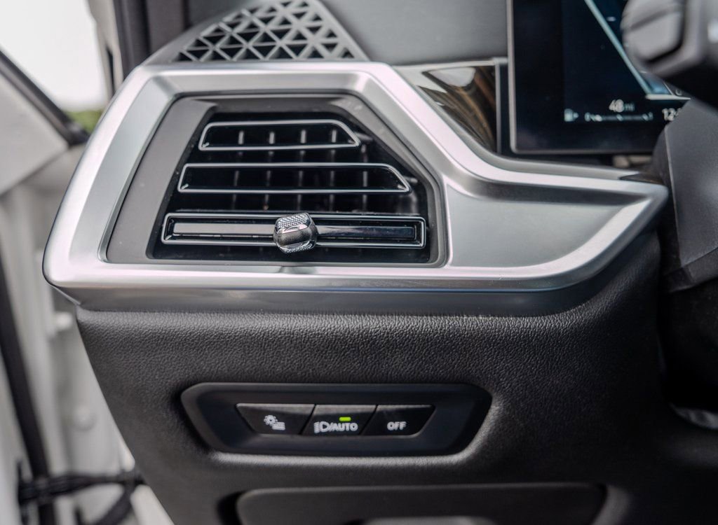 Used 2025 BMW X5 xDrive40i w/ Premium Package image 8