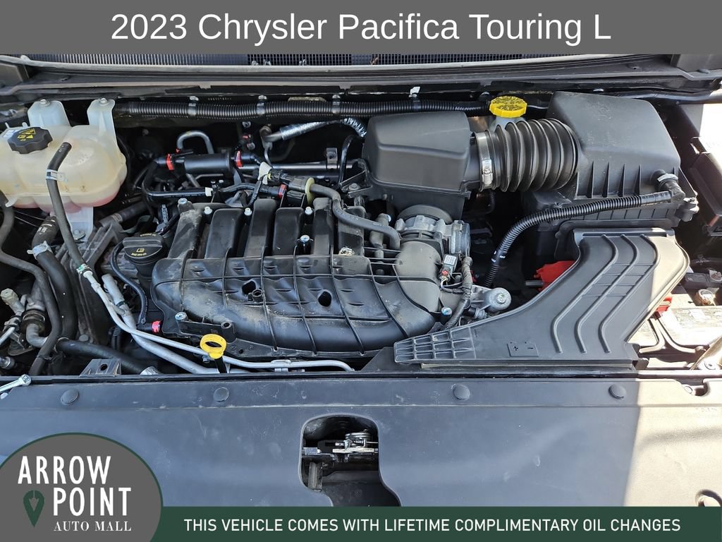 Used 2023 Chrysler Pacifica Touring-L FWD image 14