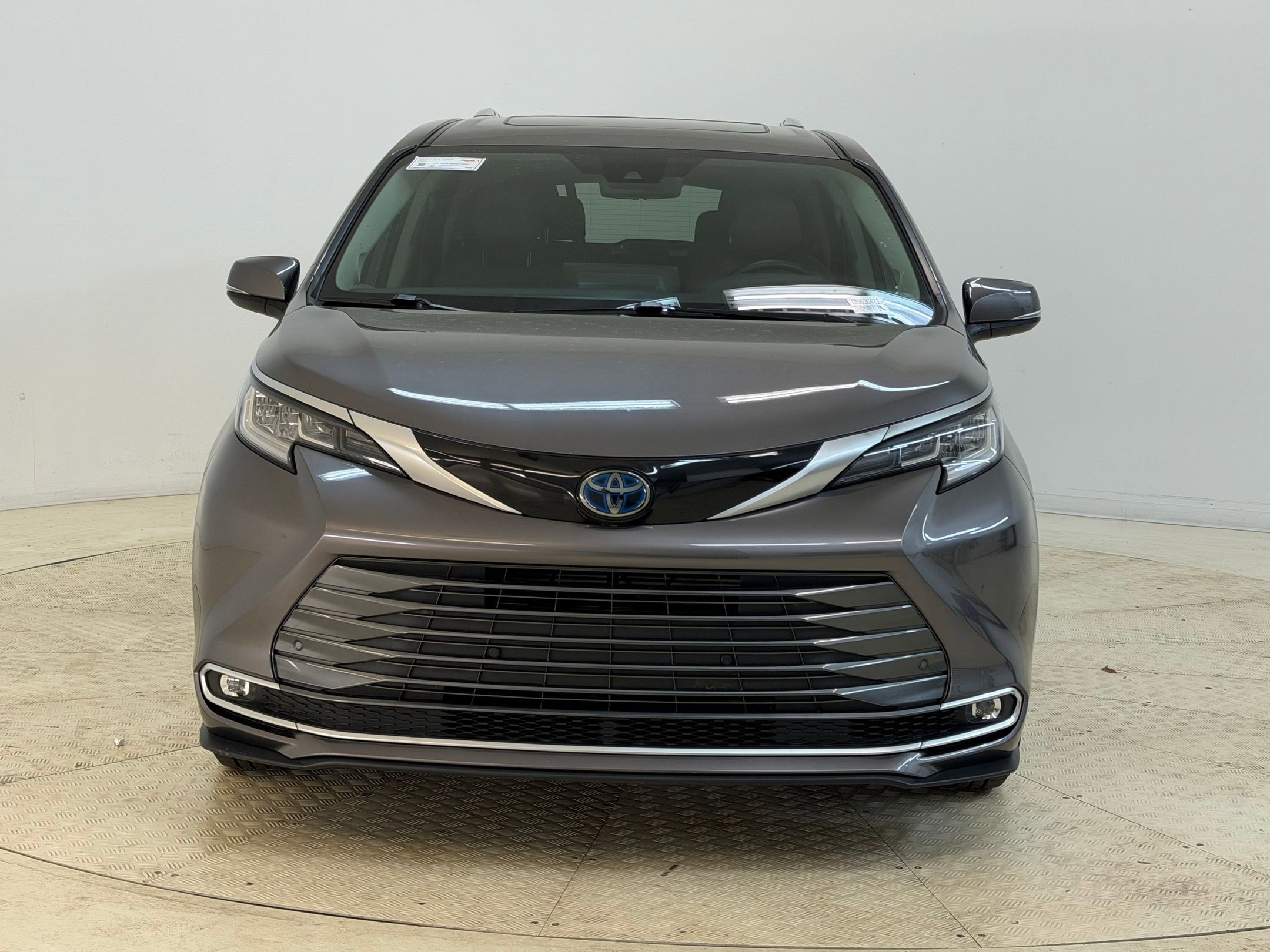 Used 2021 Toyota Sienna Limited image 6