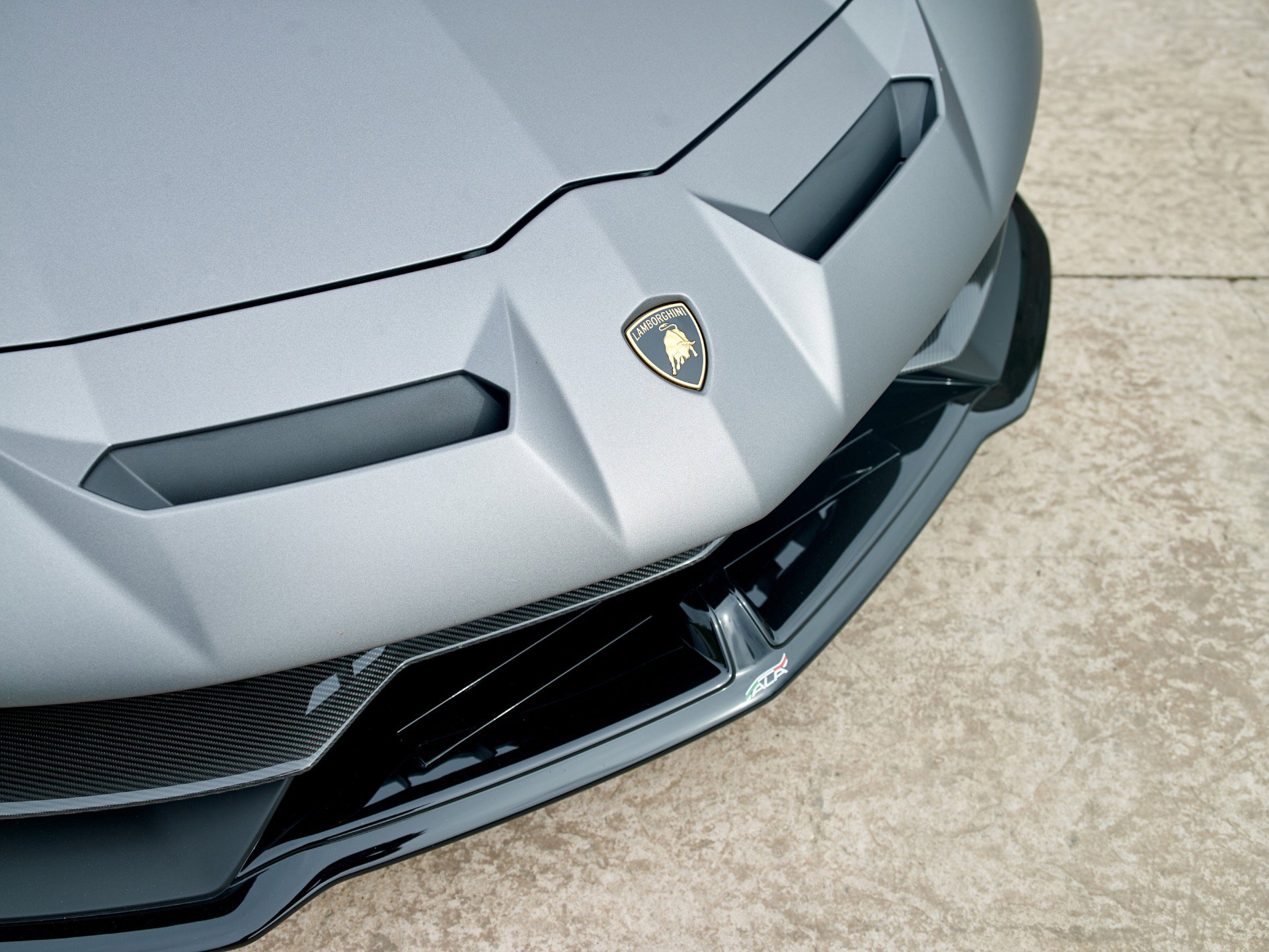 Used 2021 Lamborghini Aventador SVJ image 3
