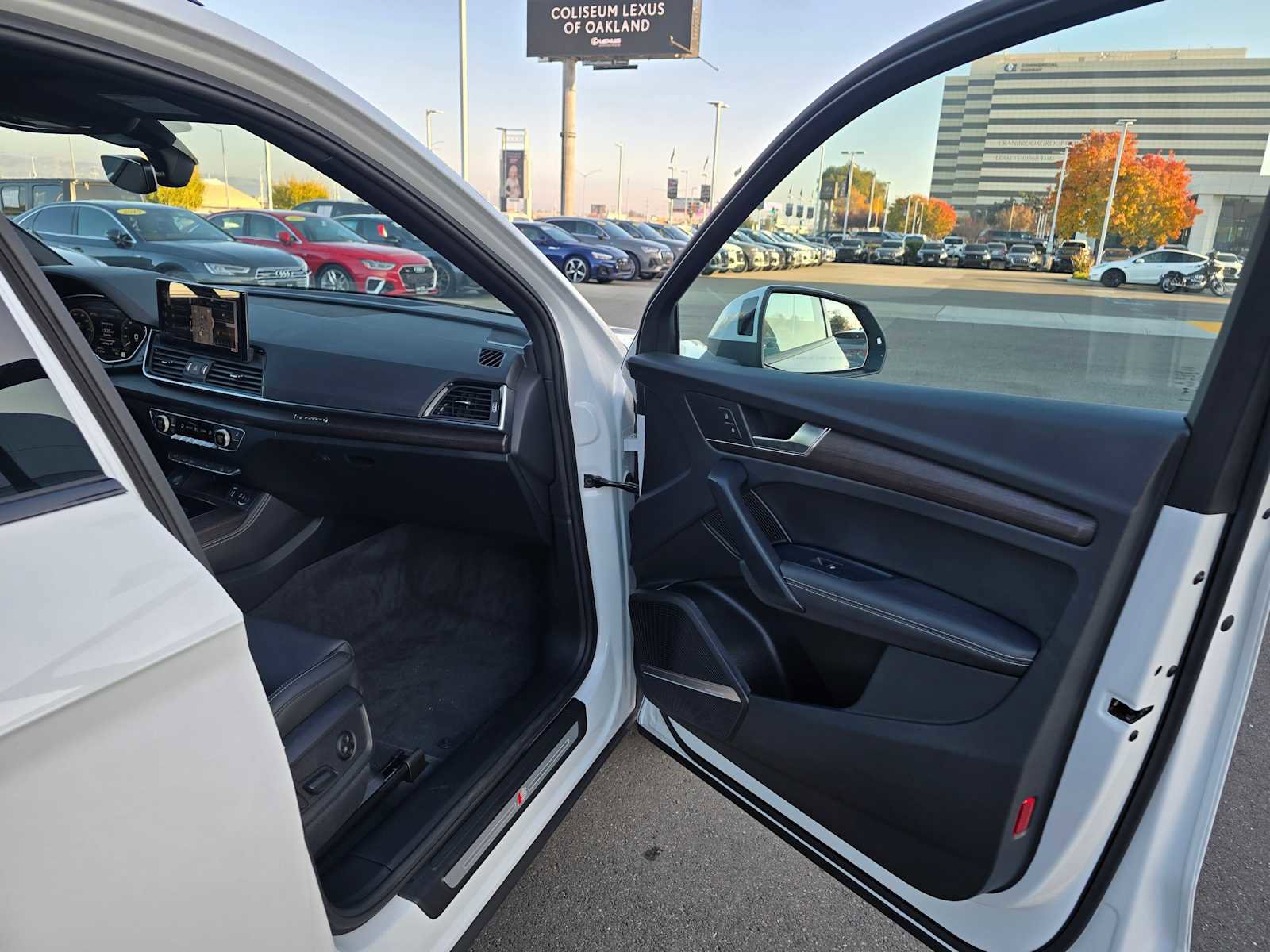 Certified 2025 Audi Q5 e Premium Plus w/ Premium Plus Package image 12