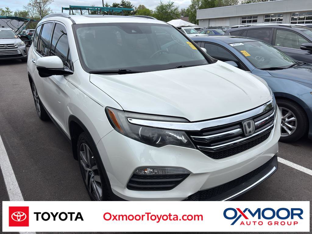 Used 2017 Honda Pilot Touring image 1