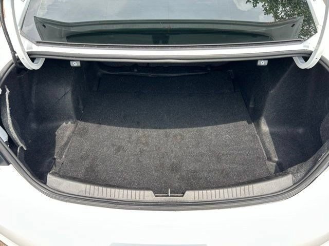 Used 2022 Chevrolet Malibu LT FWD image 38