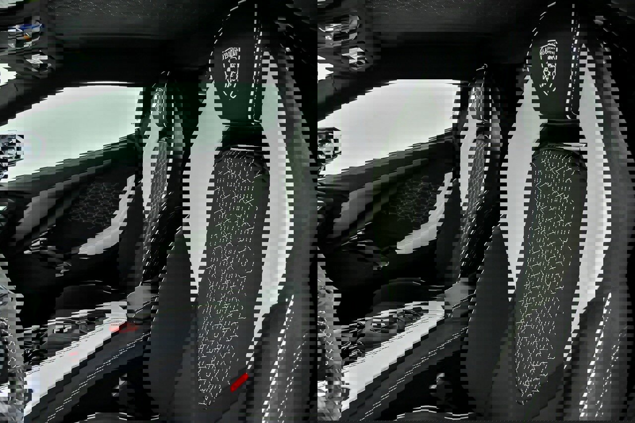 Used 2024 Lamborghini Revuelto image 30