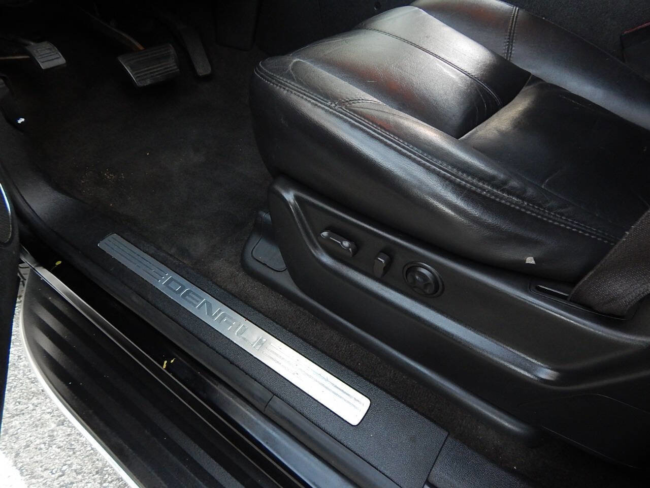 Used 2007 GMC Yukon XL Denali AWD/4WD image 36