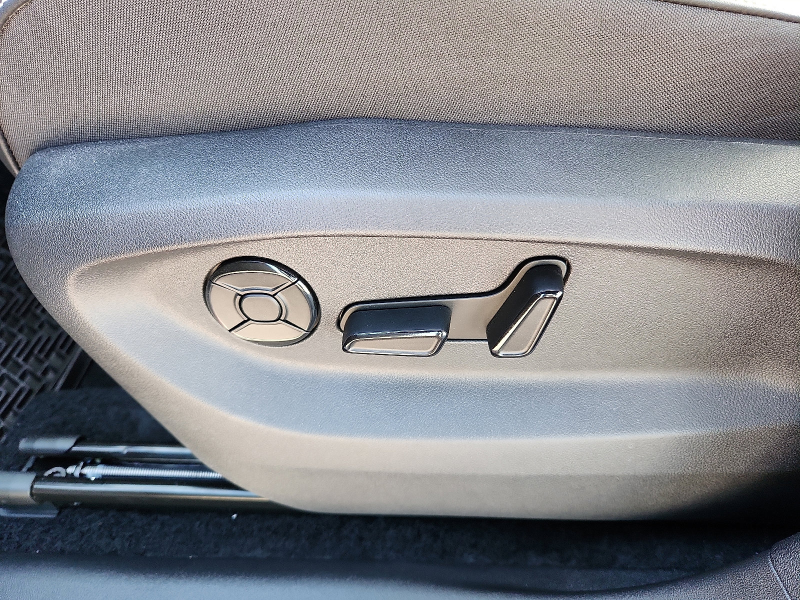 New 2026 Volkswagen Tiguan SE image 12