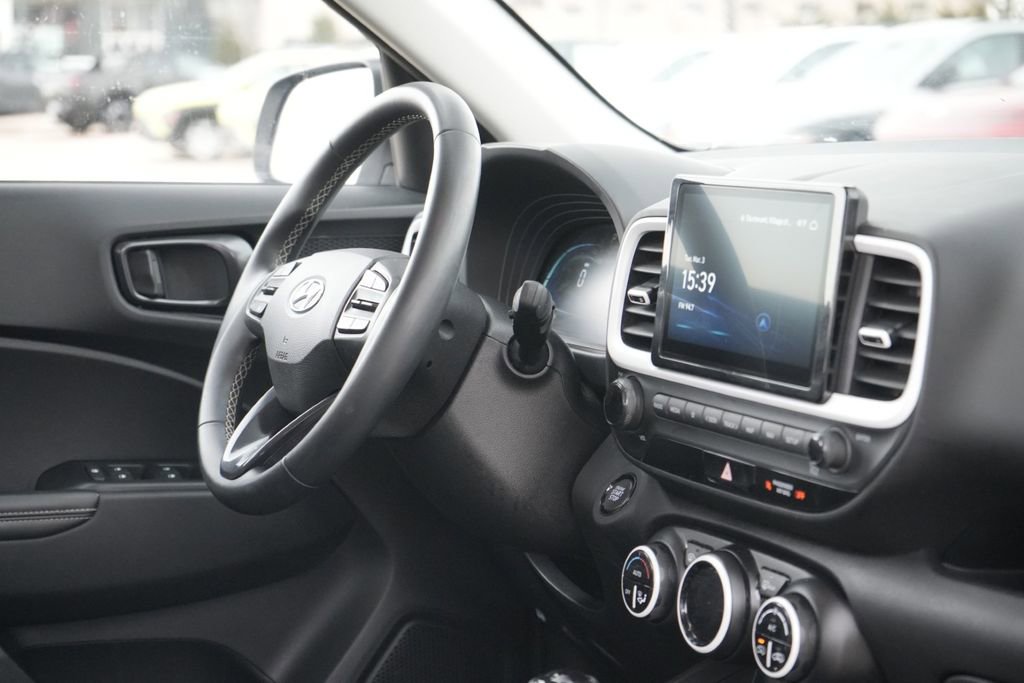Certified 2023 Hyundai Venue Limited image 12